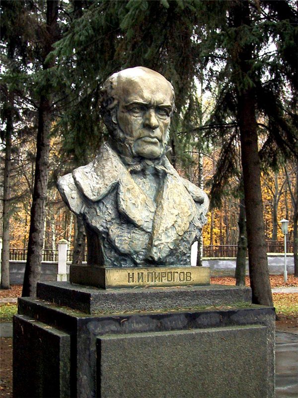 памятник Пирогову